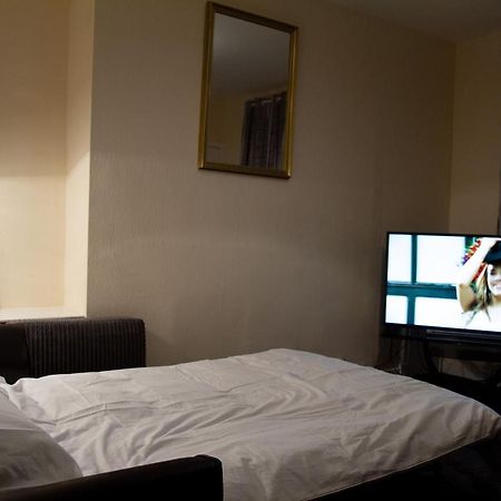 Carvetii - Fox House - 1St Floor Flat Sleeps Up To 8 Dunfermline Exterior foto